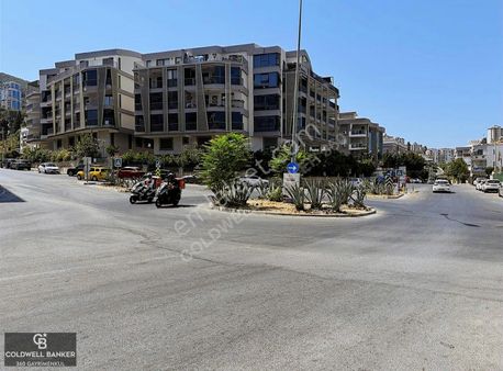 Narlıdere'de Rezidansda Otoparklı Güvenlikli 1+1 Satılık Daire