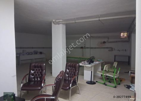 Merkezde Fırsat Kiralık 3 Katlı Dükkan