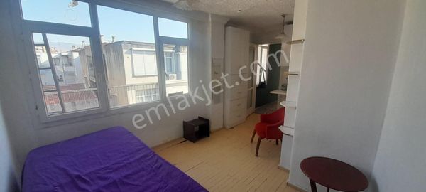 Karşıyaka Çarşı İçinde 1+0 Teraslı Daire