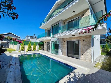 Goldhouse Dan Satılık Doğa İçerisinde 4+1 Özel Havuzlu Villa