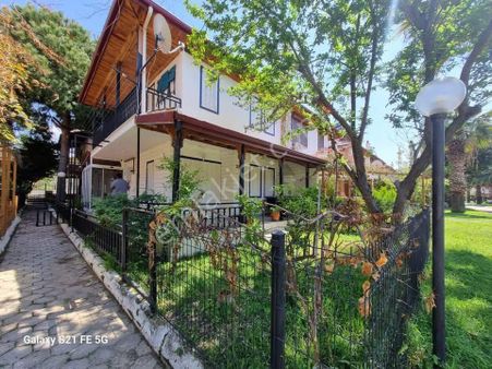 Kuşadası Havuzlu Sitede Sosyal Donanımlı 3+1 Bahçeli Yazlık