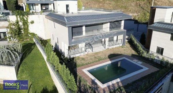 Esentepe De Panoramik Göl Manzaralı Satılık Villa