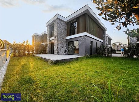 1 Nci Caddeye 100 Metre Şahane Konum Satılık Tam Müstakil Villa