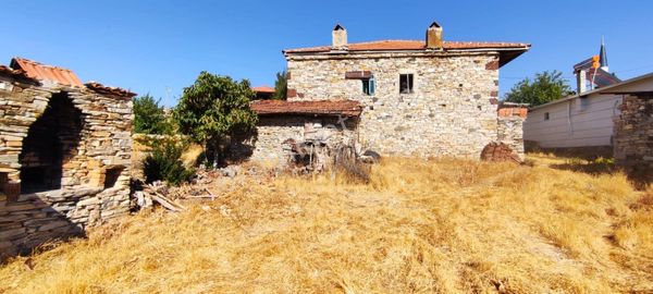 Salihli Hacıköseli'de Satılık 1315 M2 Arsa Üzerinde Köy Evi