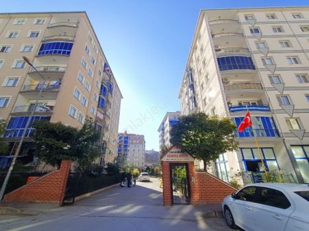 Site İçerisinde Geniş 3+1 Lüks Ara Kat Daire