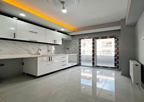 Metrobüse 8 Dk Merkezi Konum Sıfır Ful Dekorlu Geniş 2+1 Satılık