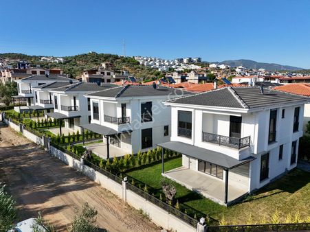 Akçay Aras Emlaktan Mıhlıda Denize 250 M. Site İçi Müstakil 4+1 Villa