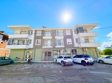 ▶ ▶akçay Körfez'den Ara Kat Geniş Cam Balkonlu 2+1 Satılık Daire