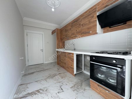 Akçay Oya Gayrimenkul'den Ön Cephe Köşe 2+1 Masrafsız Daire