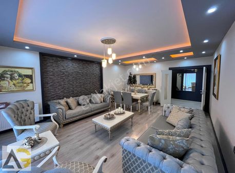 Auradan Mezitli Yaşardoğu Caddesinde Eşyalı Satılık 4+1 Daire