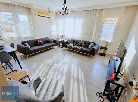 Girne Caddesi Üzeri Ara Kat Kısmi Tadilatlı Geniş 2+1 Daire