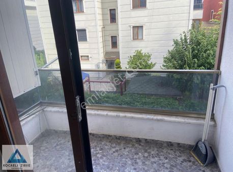 Başiskele Barbaros'ta 2+1 Kullanışlı Arakat Kiralık Daire