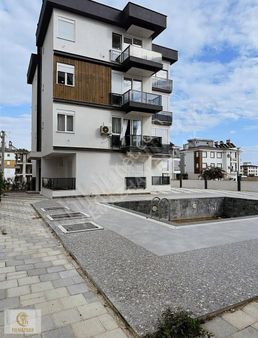 Havuzlu İskanlı Asansörlü 1+1 Geniş Satılık Daire