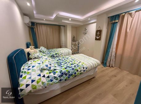 Tekirdağ Çorlu'da Denize Sıfır Teraslı Havuzlu 6+2 Satılık Villa
