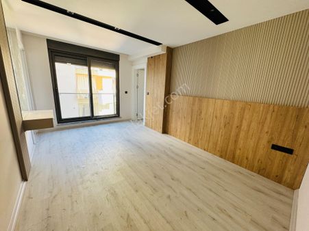 Meydankavağında Yerden Isıtmalı Çift Banyolu Sıfır 3+1