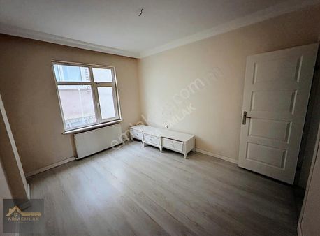 Aria Emlak'dan Satılık Daire 110 M2 2+1 3 Balkonlu Köşe Binada