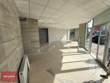 Tuzla Mimar Sinan'da Araç Takasına Uygun 2 Katlı Satılık Dükkan