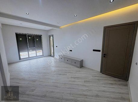 Joy/max Gayrimenkulden Yenişafakta Cadde Üzeri Daire