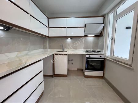 Akçay Oya Gayrimenkul'den İkizçay'da Komple Tadilatlı 2+1 Ara Kat Ön Cephe Daire