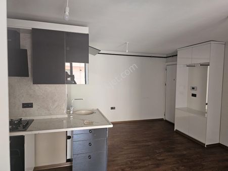 Yenimahalle Ragıp Tüzün Caddesinde Kiralık 2+1 Daire