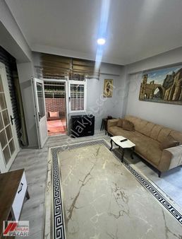 Avcılar Gümüşpala'da E-5 Metrobüs Durağında Geniş Bahçeli Daire