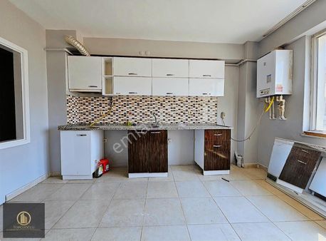 Sütlüce'nin Girişinde Satılık Balkonlu Dubleks 1+1