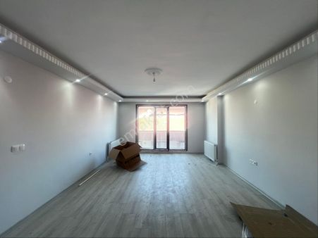 Ze-max^tan İstasyon Mahallesinde Kiralık 2+0 Arakat Daire!!