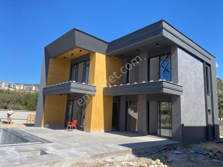 Tam Müstakil, Özel Havuzlu, Geniş Bahçeli Ve Merkeze Yürüyüş Mesafede Çok Bir Villa