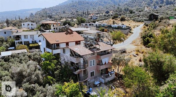 300 M² Arsa İçerisinde 3 Katlı Ev Ve Bahçesi