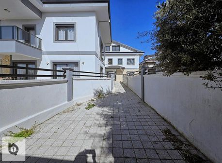 Hq Emlaktan Fethiye Babataşı Mh'de Havuzlu Satılık Villa