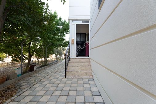 Döşemealtı Bahçeyaka’da Havuzlu, 3 Katlı Müstakıl Yaşam Fırsatı!