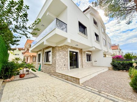 ▶▶akçay Körfez'den Konumuna Bayılacağınız Denize 20 Adım 4+1 Satılık Villa