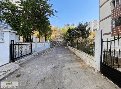 Çiğli Cumhuriyet'te Satılık 3+1 Doğalgazlı Arakat Daire Fırsatı