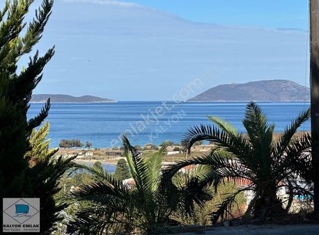Çeşme Yalıda Kiralık Havuzlu Site İçi Deniz Manzaralı Villa