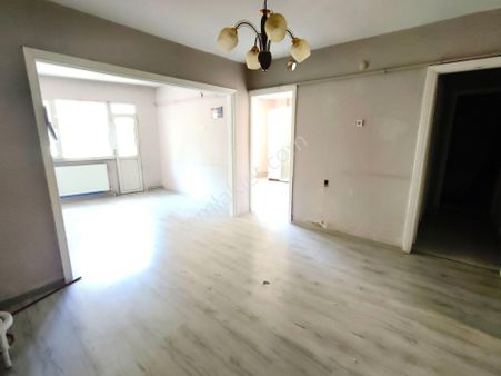 Eyüp Nişancı Mh.metrobüse 2dk , 2+1 , 85m2 , Kredili , Bahçe Katı ( Arka Cephe )