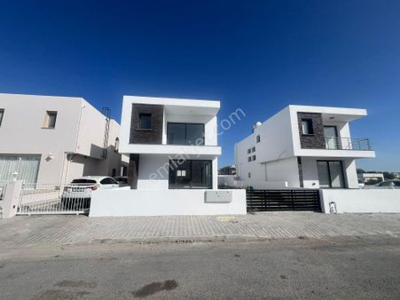 Lefkoşa Gönyeli'de Türk Koçanlı Satılık 3+1 Modern Villa !!