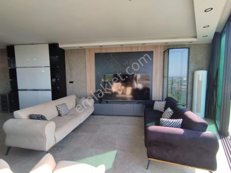 Girne Çatalköy'de Deniz Manzaralı, Özel Havuzlu Ve Full Eşyalı Satılık 3+1 Villa !!