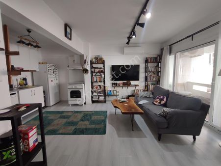 Kuşadası Türkmen Mahallesi Dükkan Üstü 1.kat 2+1 90m2 Daire