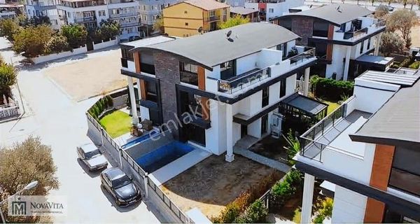 Mendereste Satılık Tripleks 3+1 Müstakil Bahçeli Havuzlu Villa