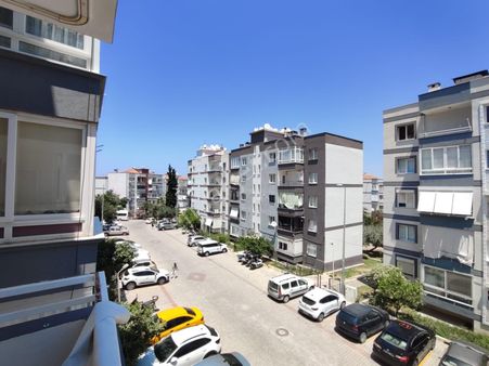 Kuşadası Kadınlar Denizinde Arakat 2+1 100m2 Doğal