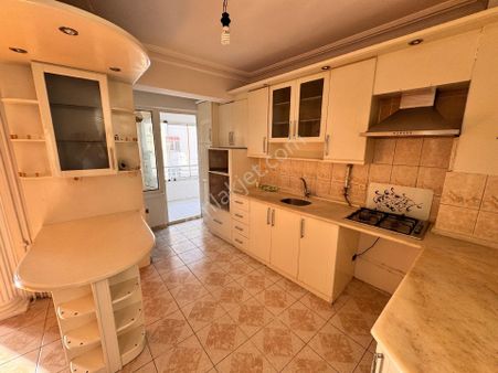 Umut Emlak'tan Cumhuriyet Mahallesi'nde Satılık3+1 Daire