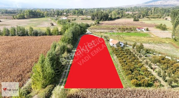 Vadi Emlak'tan Emirseyit'te Muhteşem Konumlu Satılık Tarla