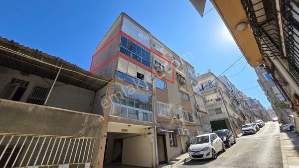 İzmir Konak Mithatpaşa Mahallesi’nde 3+1 Ara Kat • Kapalı Otopark •doğalgazlı , Krediye Uygun