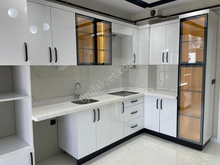 Çamlıca Mh Tombakzade Cd Dibi Arakat 3+1!!