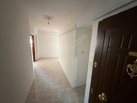 Rıza Acar'dan İstasyon Mah. 3+1 Üst Kat Bakımlı Satılık Daire