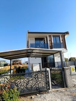 Taş Emlak'tan Altınova Sahilde 3+1 Villa