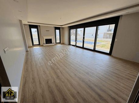 Hiltown Vilları 4+1 200 M2 Havuzlu Müstakil Villa