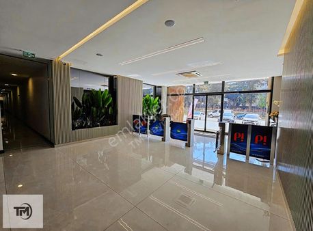 Üniversite Ve Metro Yakını + 2 Yüzme Havuzlu+7/24 Güvenlik