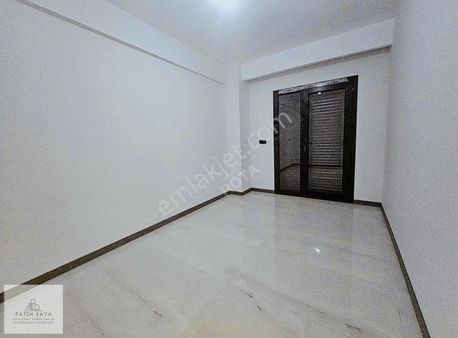Rota'dan Cepheleri Açık 3+1 O.panjurlu E.banyolu 170m2 Daire