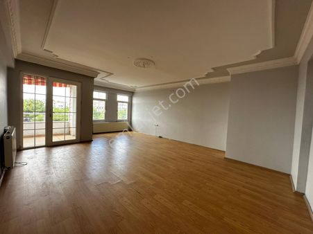 Çarşının Göbeğinde Çift Balkonlu 3+1 Kiralık Daire